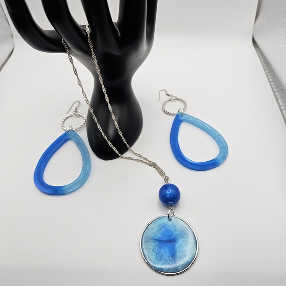 Pretty in Blue - Picture 1 of 2